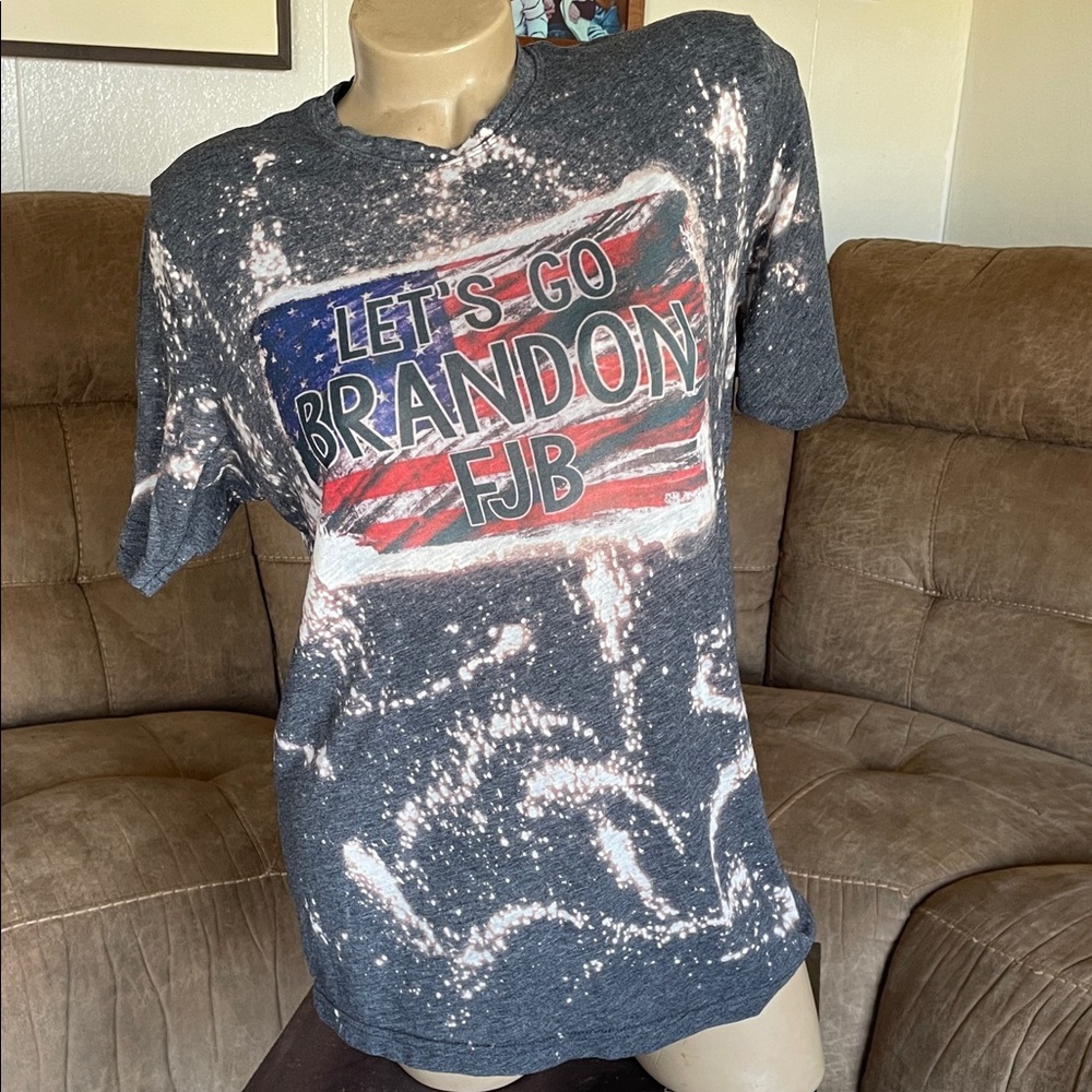 ✨ Fun Bleach Graphic Tee | Size Medium – Trendy & Comfy